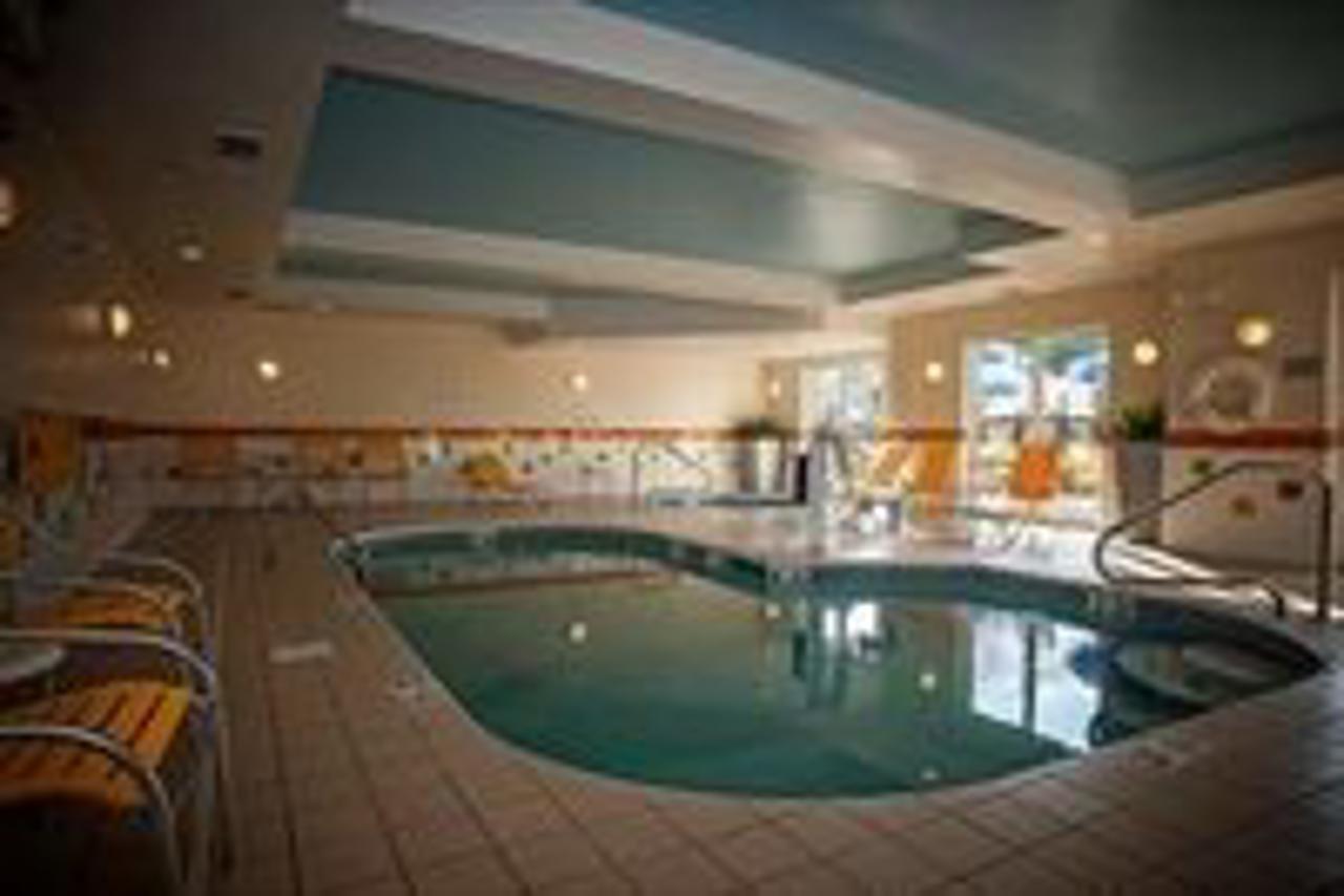 Comfort Inn & Suites Akron South Bagian luar foto