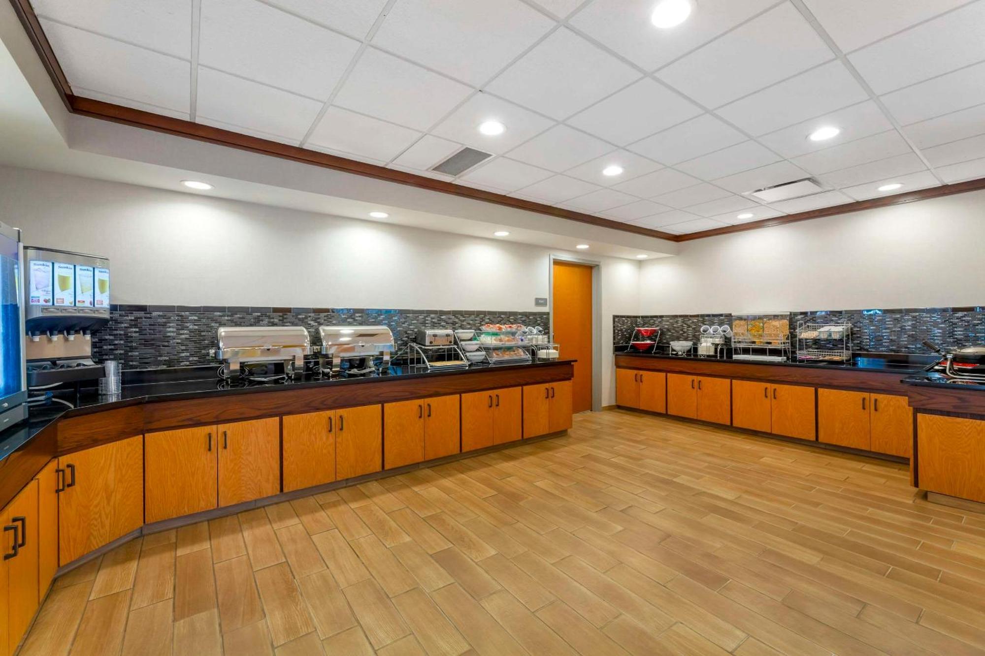 Comfort Inn & Suites Akron South Bagian luar foto