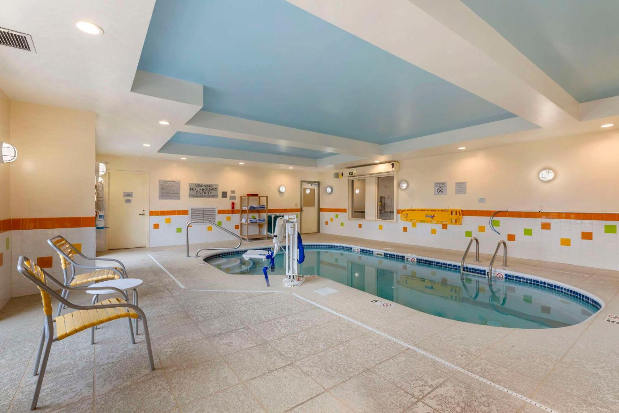 Comfort Inn & Suites Akron South Bagian luar foto