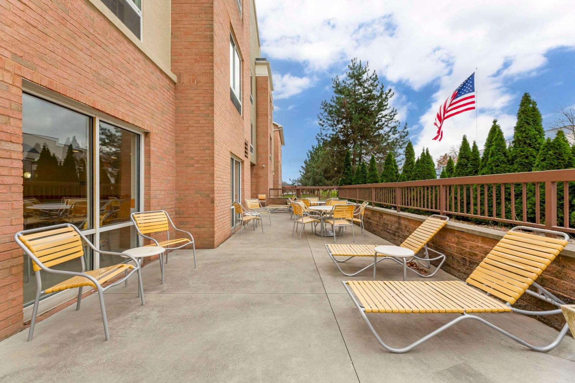 Comfort Inn & Suites Akron South Bagian luar foto