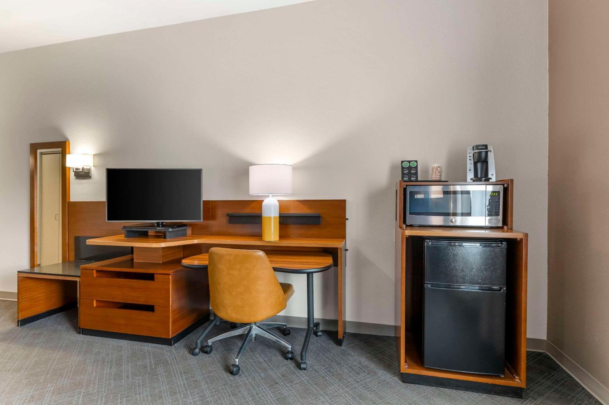 Comfort Inn & Suites Akron South Bagian luar foto