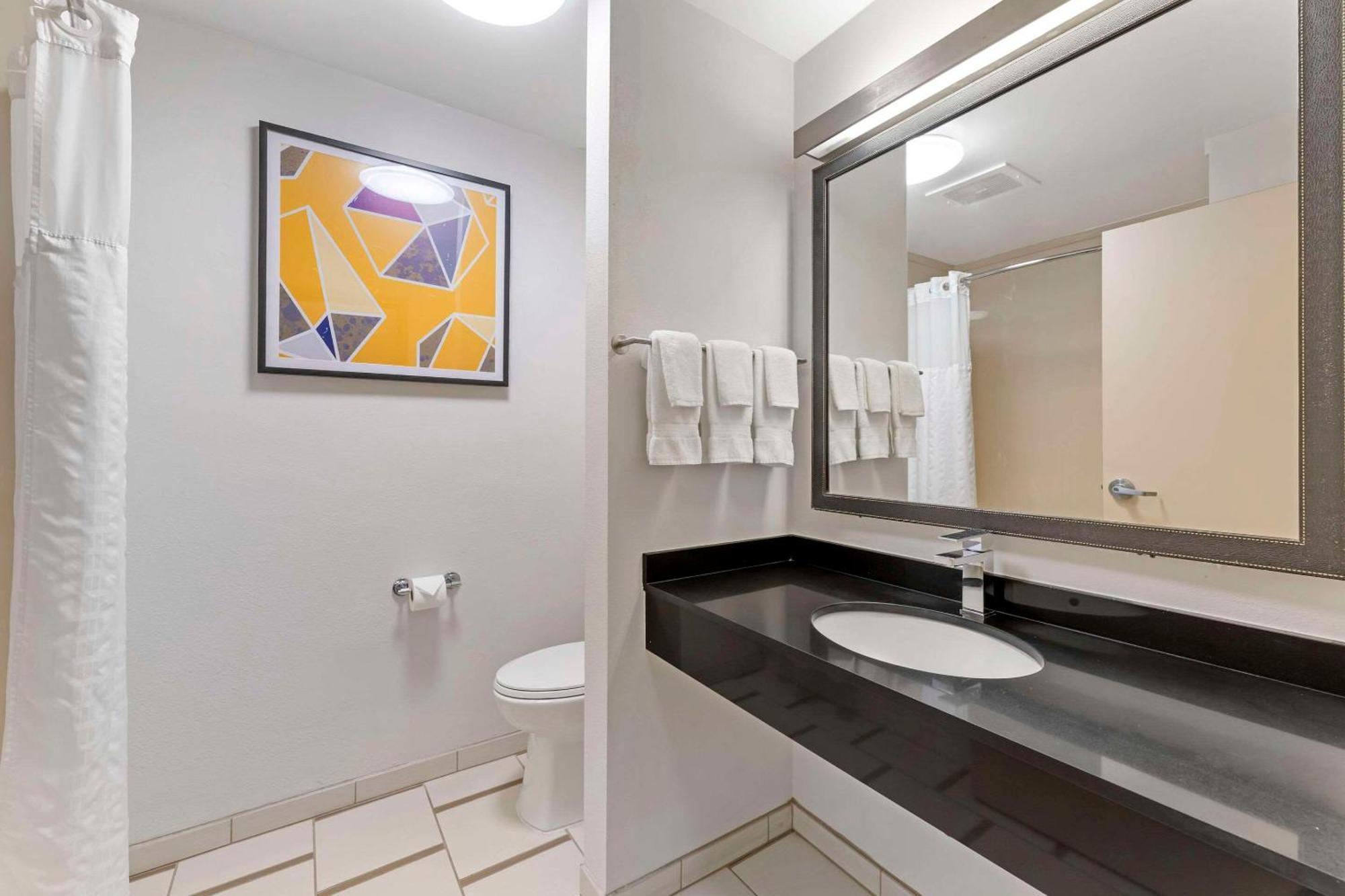 Comfort Inn & Suites Akron South Bagian luar foto