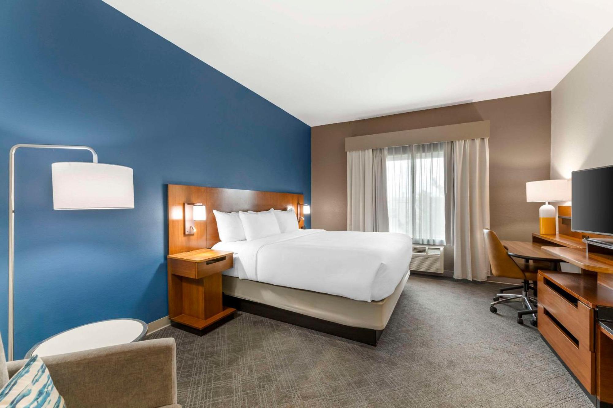 Comfort Inn & Suites Akron South Bagian luar foto