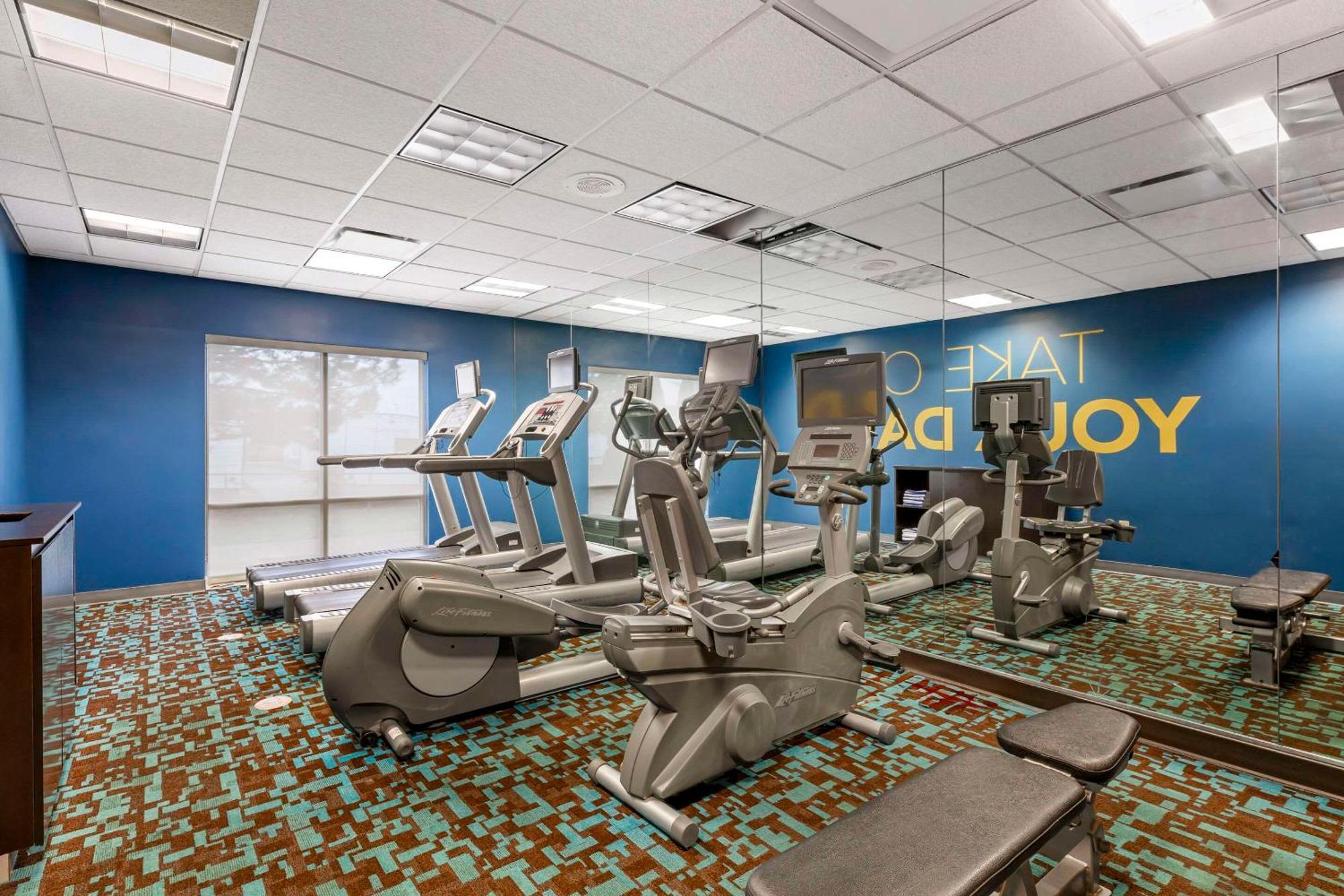 Comfort Inn & Suites Akron South Bagian luar foto