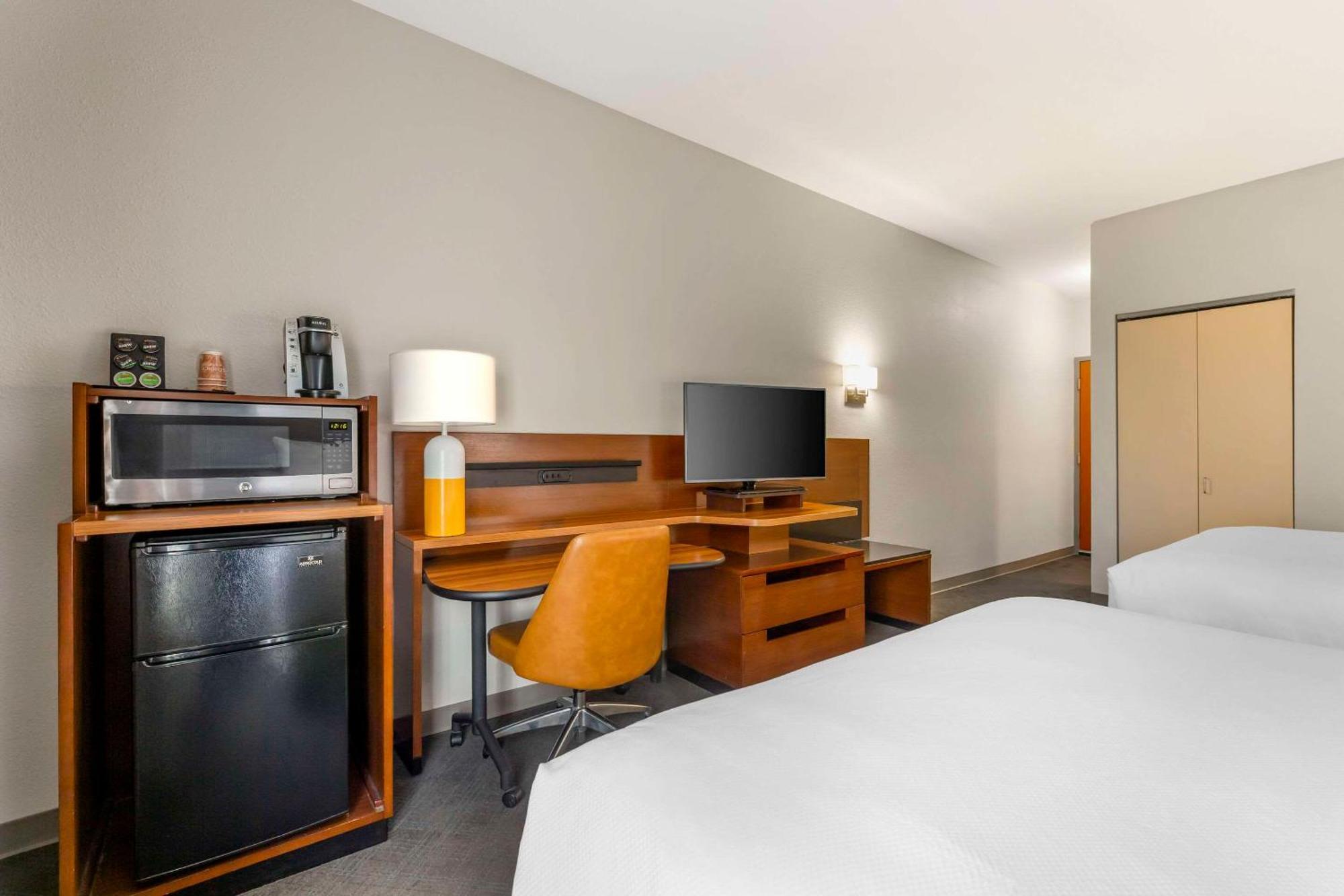 Comfort Inn & Suites Akron South Bagian luar foto
