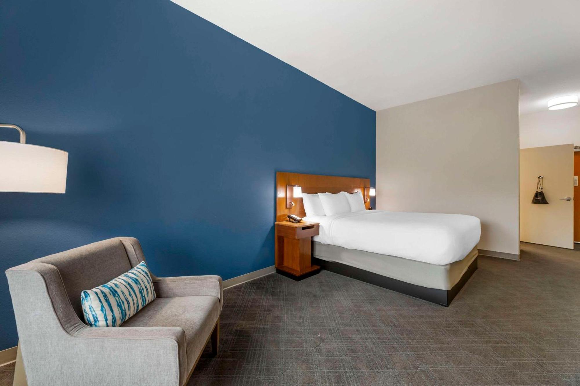 Comfort Inn & Suites Akron South Bagian luar foto