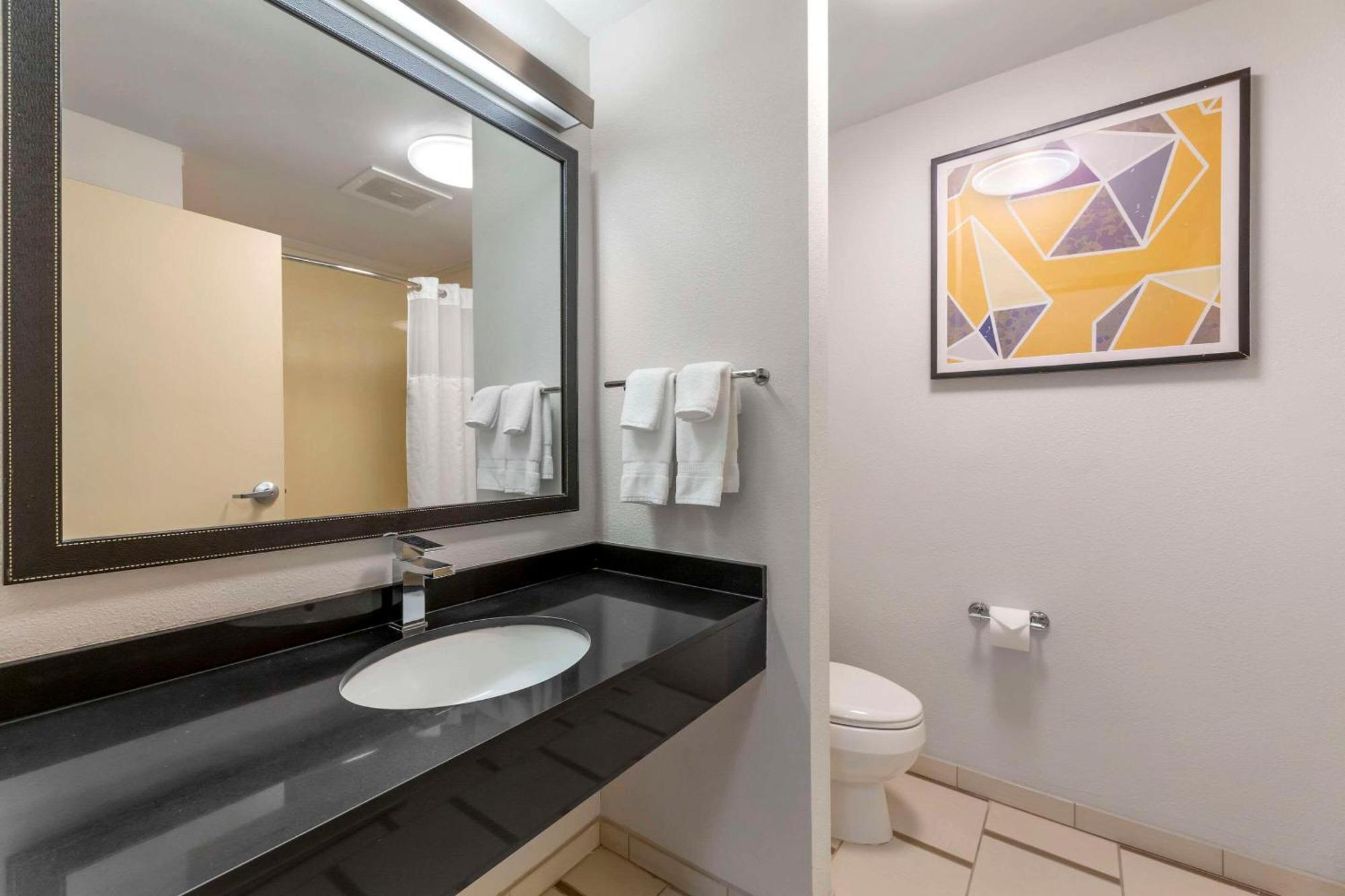 Comfort Inn & Suites Akron South Bagian luar foto