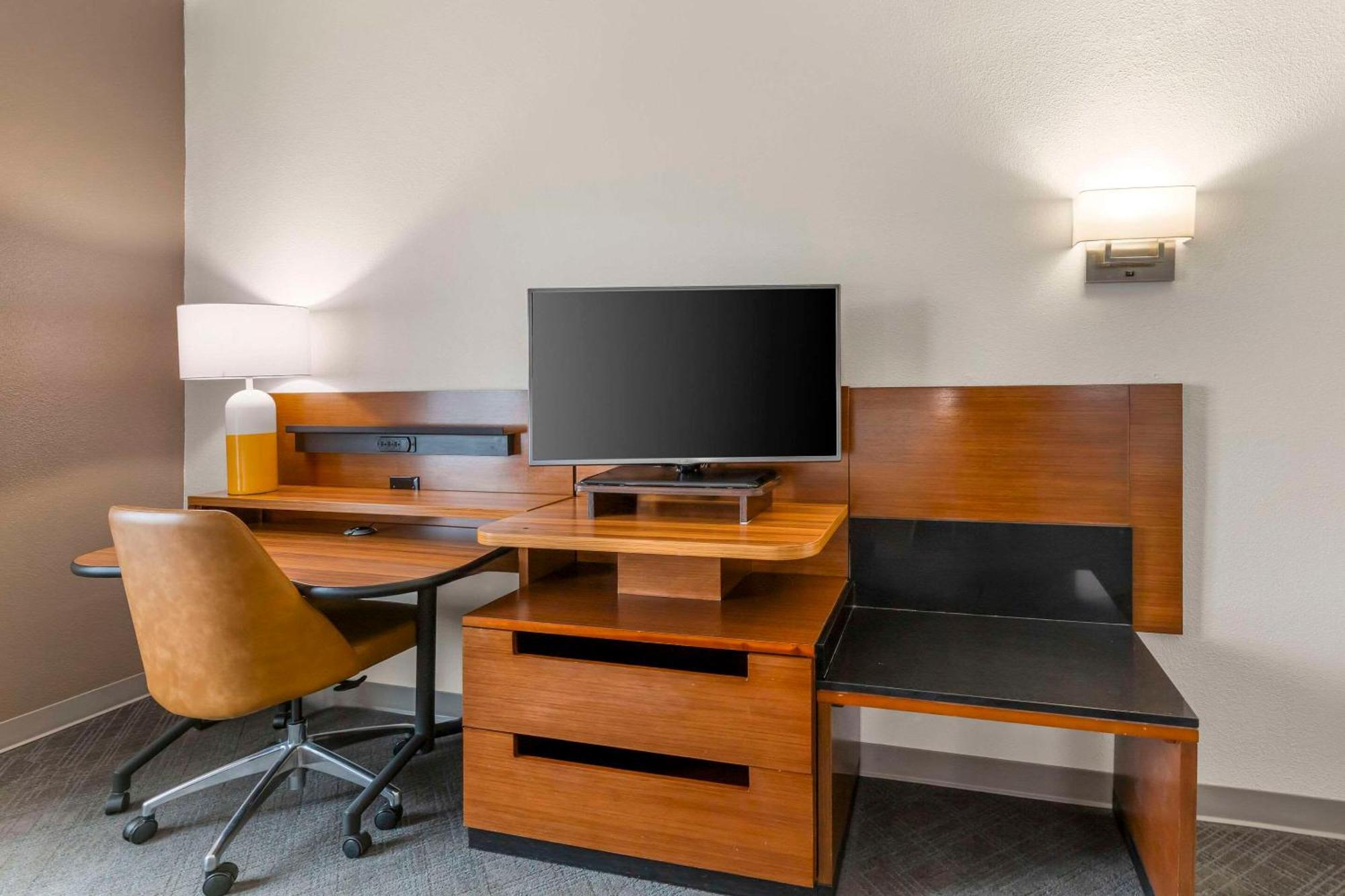 Comfort Inn & Suites Akron South Bagian luar foto