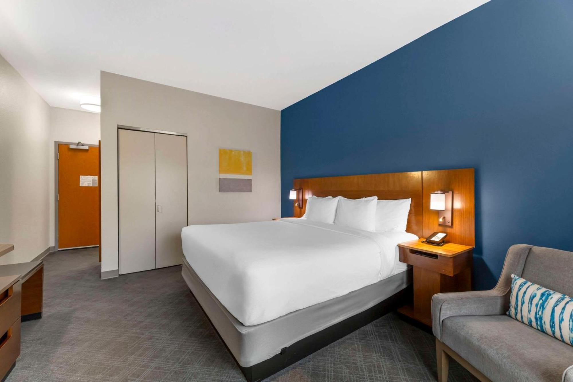 Comfort Inn & Suites Akron South Bagian luar foto