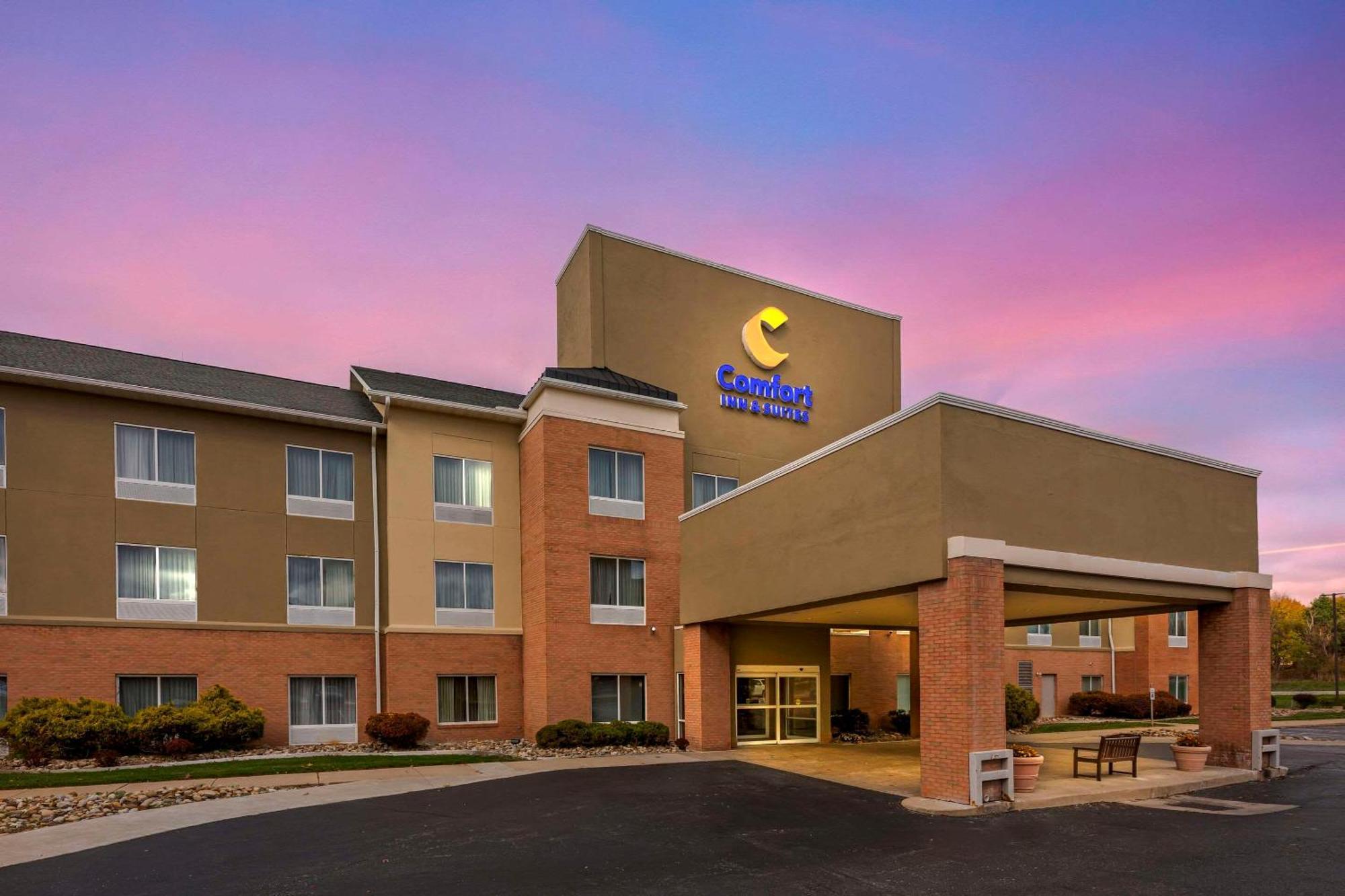 Comfort Inn & Suites Akron South Bagian luar foto