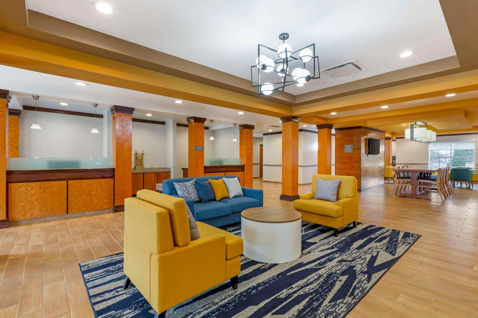 Comfort Inn & Suites Akron South Bagian luar foto