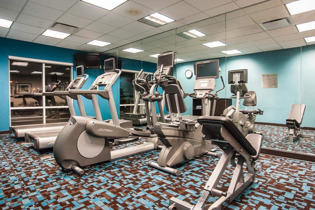 Comfort Inn & Suites Akron South Bagian luar foto