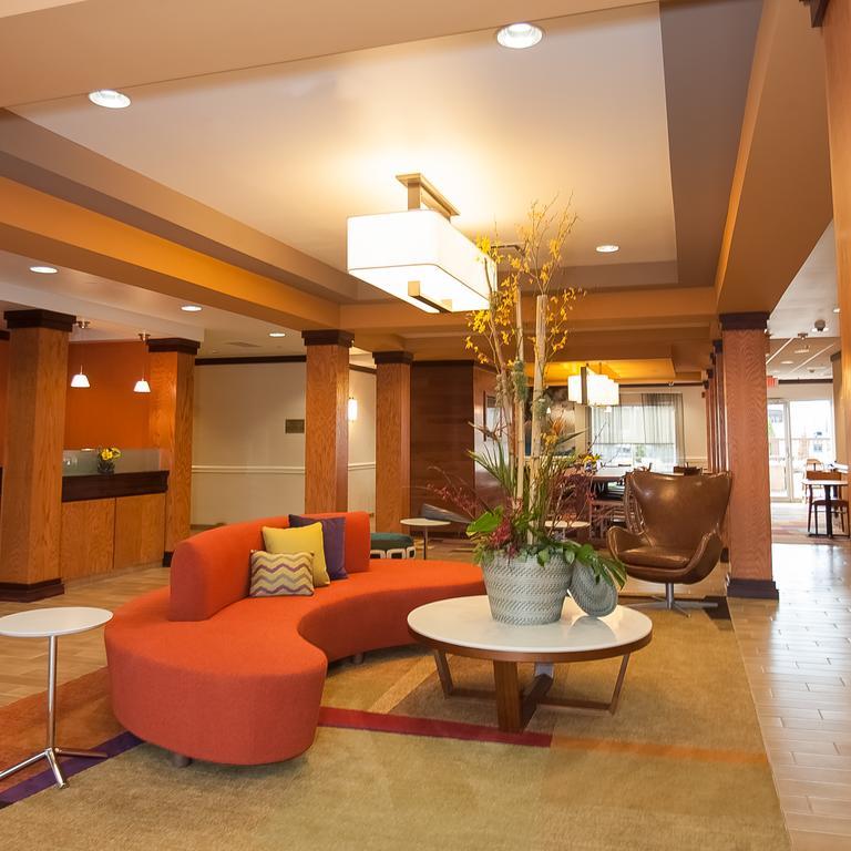 Comfort Inn & Suites Akron South Bagian luar foto