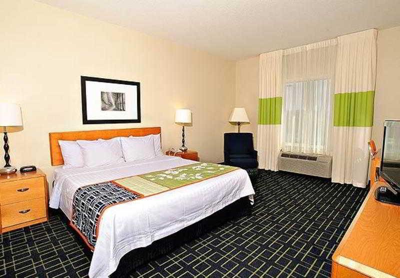 Comfort Inn & Suites Akron South Ruang foto