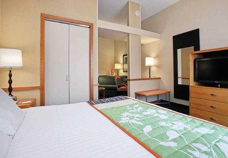 Comfort Inn & Suites Akron South Bagian luar foto