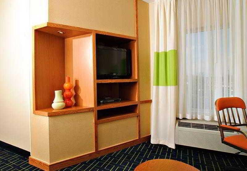 Comfort Inn & Suites Akron South Ruang foto