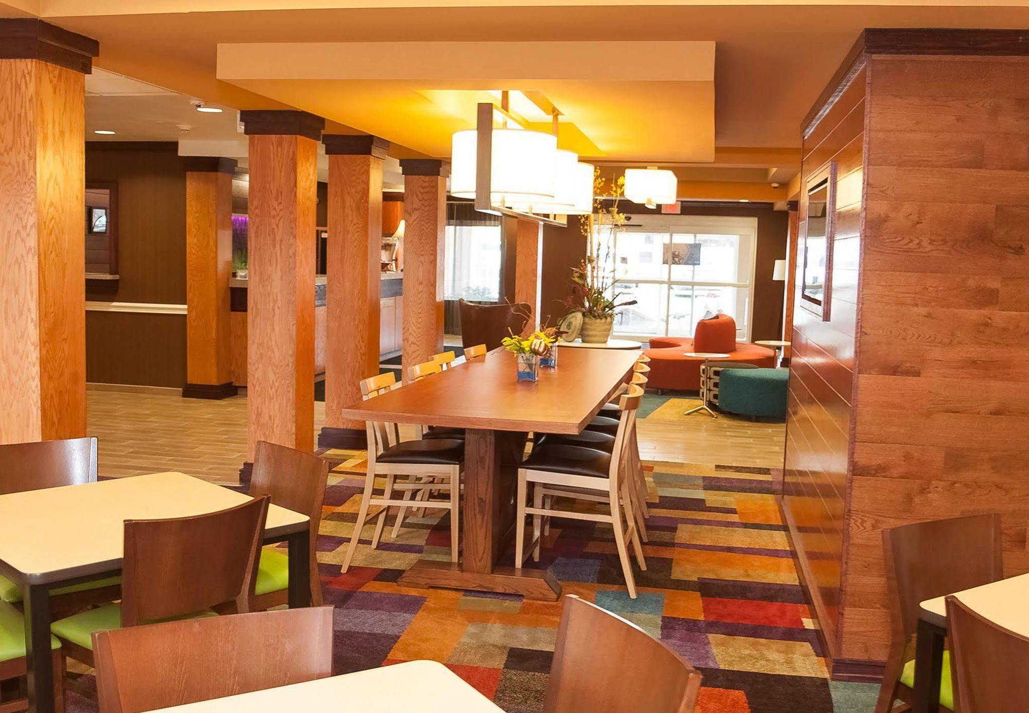 Comfort Inn & Suites Akron South Bagian luar foto