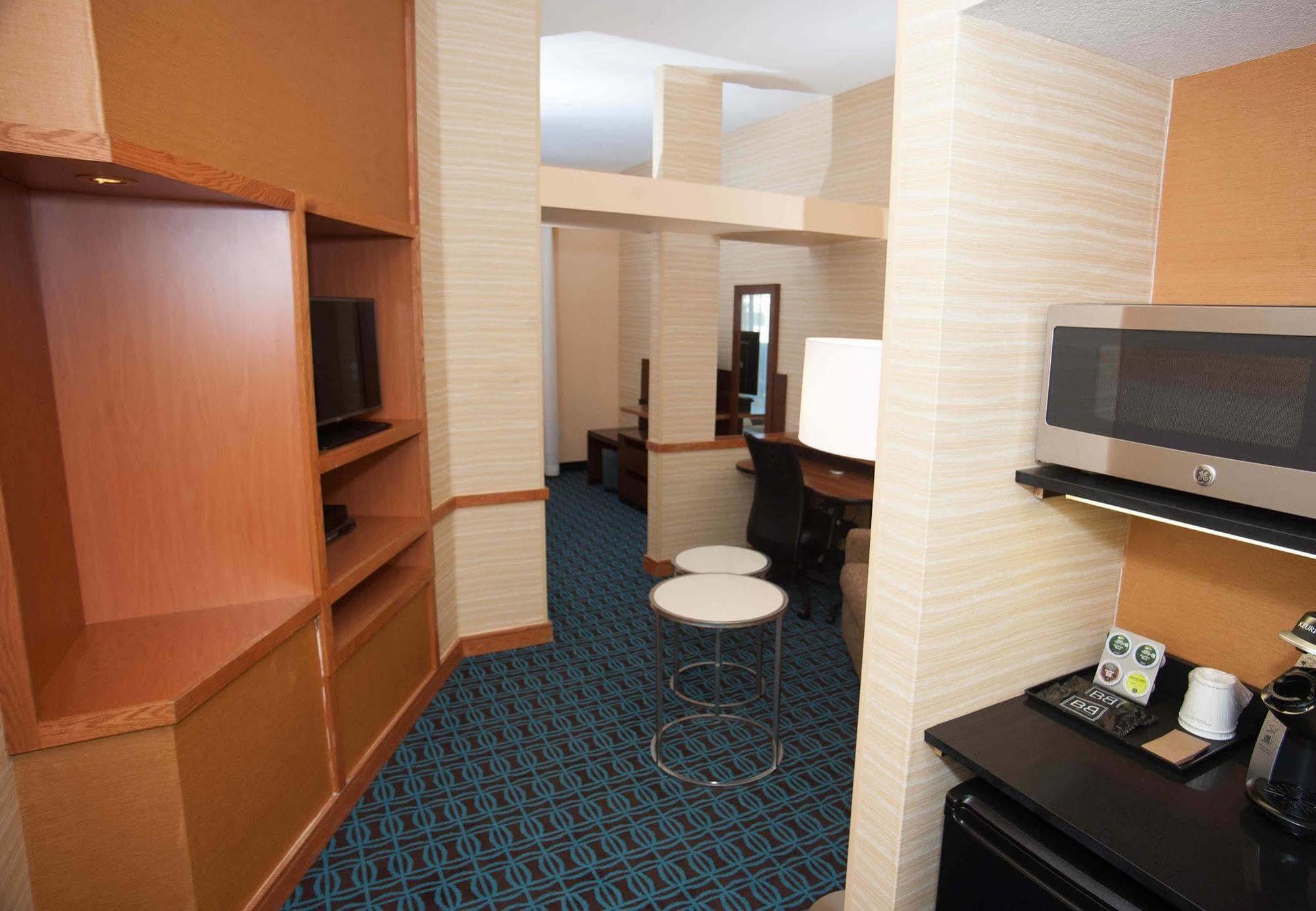 Comfort Inn & Suites Akron South Bagian luar foto