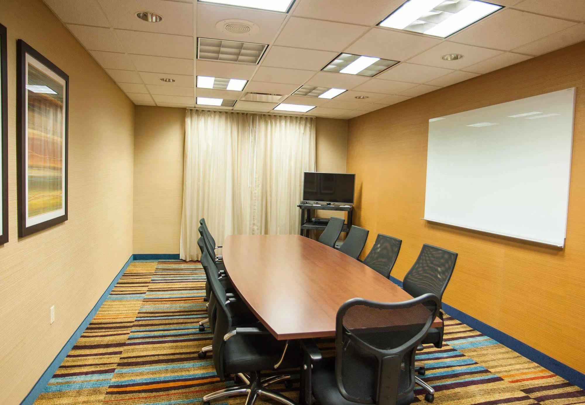 Comfort Inn & Suites Akron South Bagian luar foto